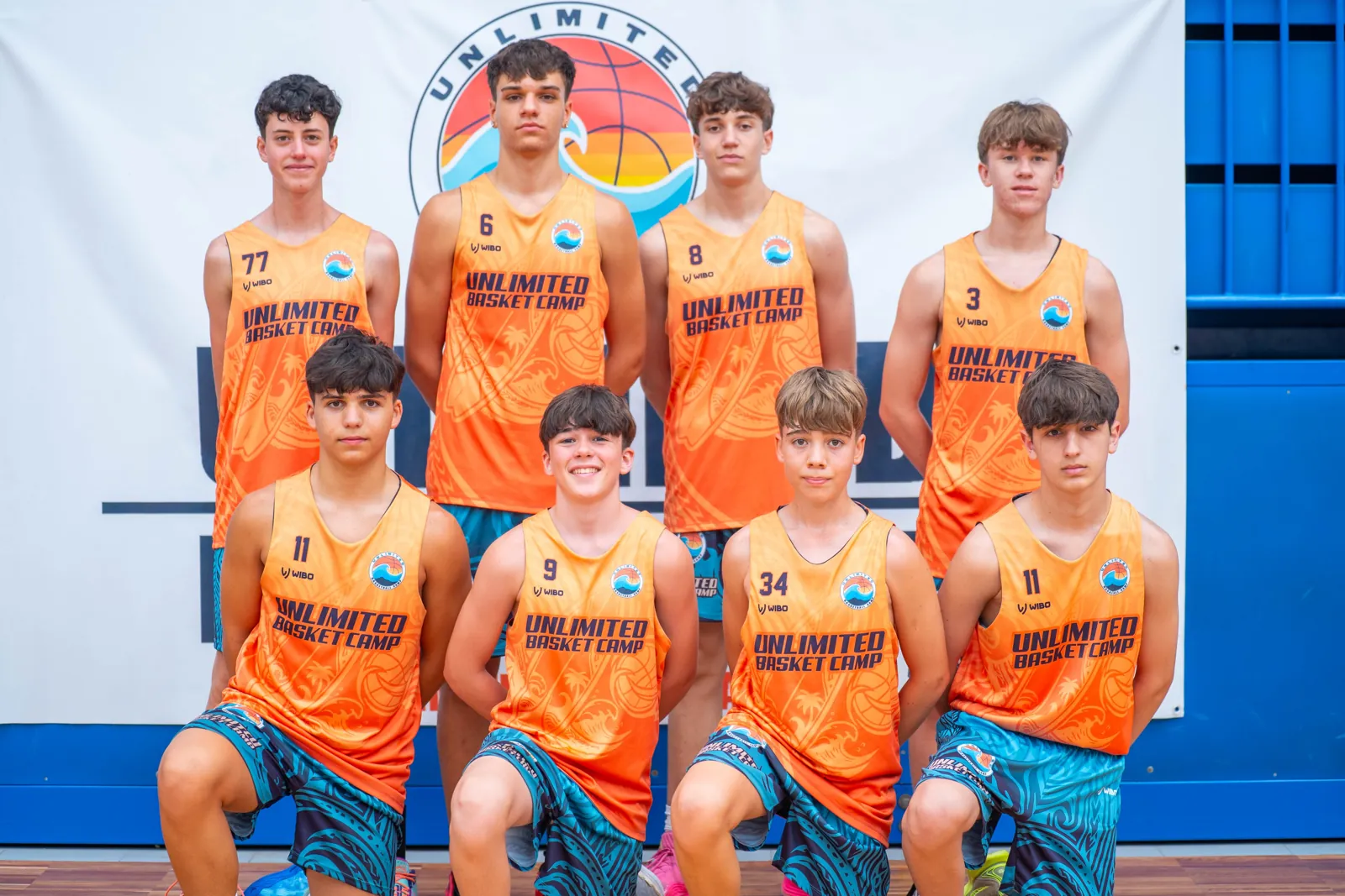 Grupo de jugadores de la edición 2026 con su entrenador