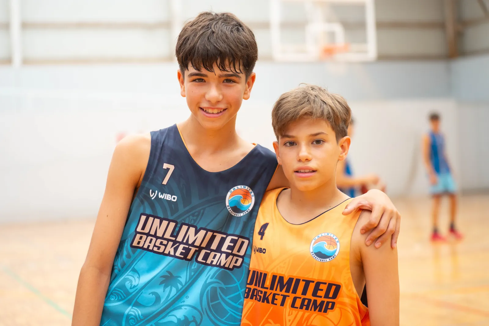 Dos hermanos posando durante el entrenamiento