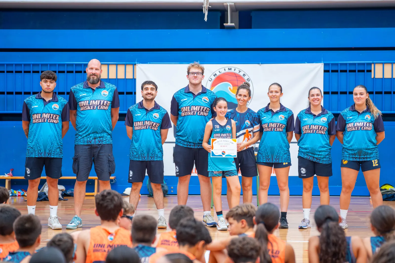 Entrega de premios en el pabellón, con todo el campus