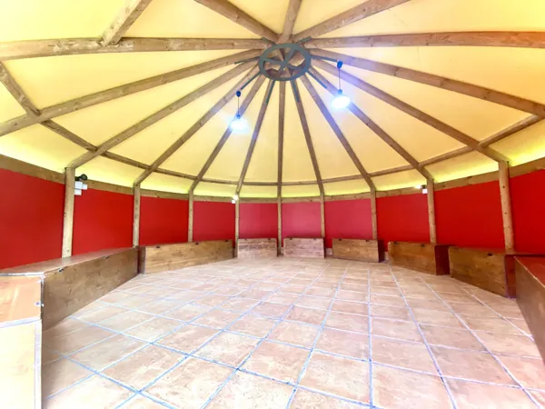 Interior del aula cántabra
