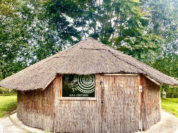 Aula cántabra, una cabaña de madera para veladas