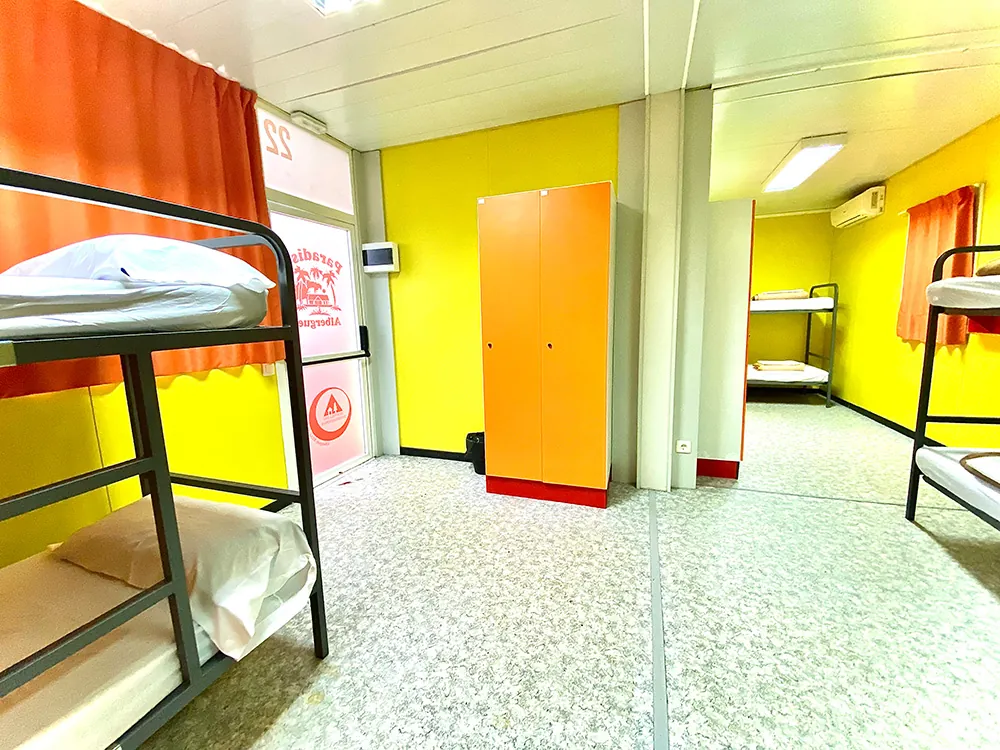 Habitación de colores con literas